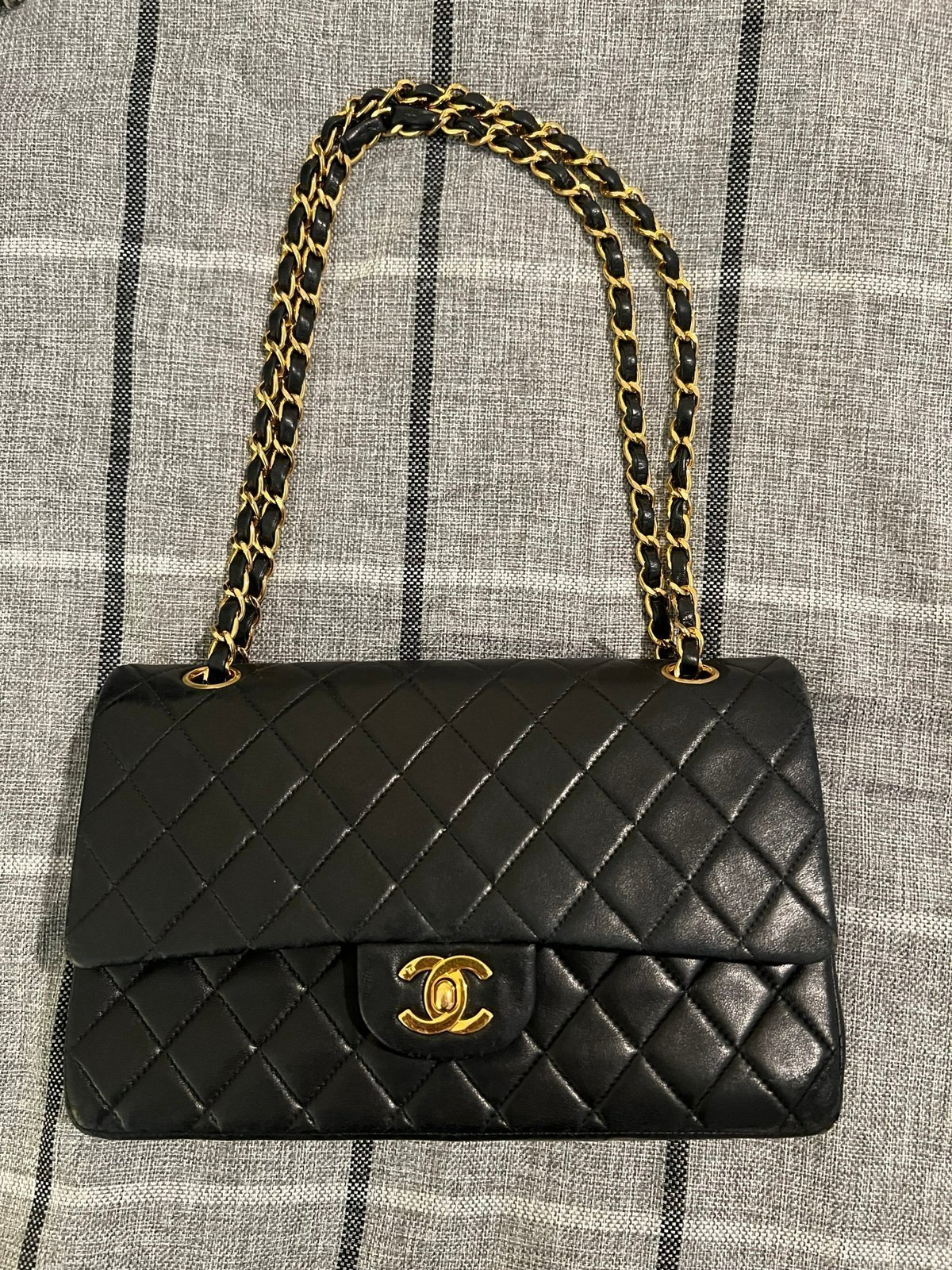 Diamond chain crossbody bag